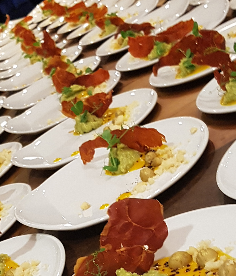 Jakobsmuschel I Serrano I Avocado-Quinoa I Mango I Macadamia I Tasmanischer Bergpfeffer